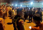Polresta-Sidoarjo-Takziah-dan-Amankan-Kedatangan-Jenazah-di-Rumah-Duka-Korban-Longsor-Pacet-Cangar