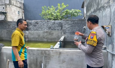 Bhabinkamtibmas-Desa-Kedungrejo-Polsek-Waru-Tingkatkan-Ketahanan-Pangan-Dampingi-Warga-Budidaya-Ikan-Patin