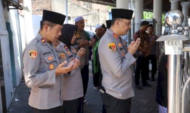 Sinergi-Spiritual,-Kapolres-Pelabuhan-Tanjung-Perak-Ziarah-Wali-di-Surabaya