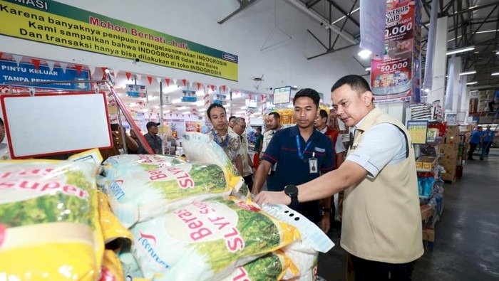 Gerakan Pangan Murah, Polda Jatim Gandeng Bulog Salurkan 2 Ton Beras Rp 11 ribu
