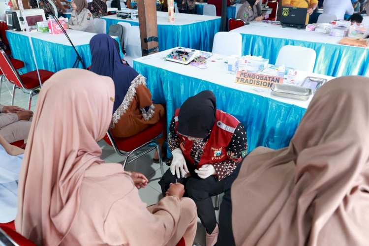 Polri Untuk Masyarakat Polda Jatim Gelar Baksos dan Bakkes untuk Ribuan Warga di Nganjuk