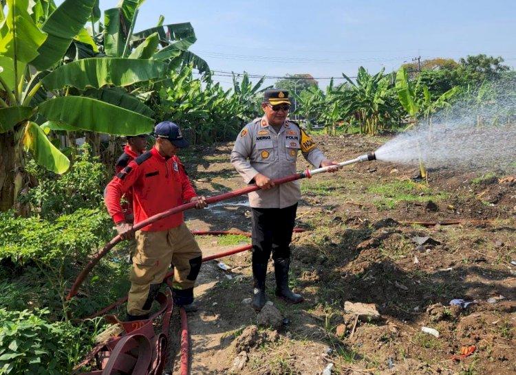 Hadapi Kemarau Polres Pelabuhan Tanjungperak Siram Lahan Jagung Ketahanan Pangan